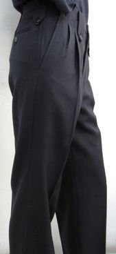 Pantalo mod. 04 amb trau i boto.JPG